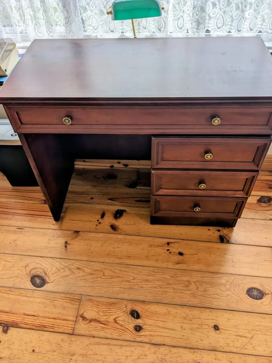 Computer desk - Image 1