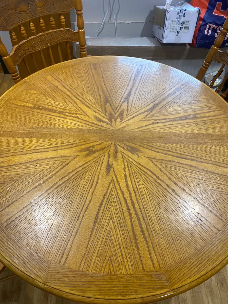Kitchen table and chairs. - Image 4