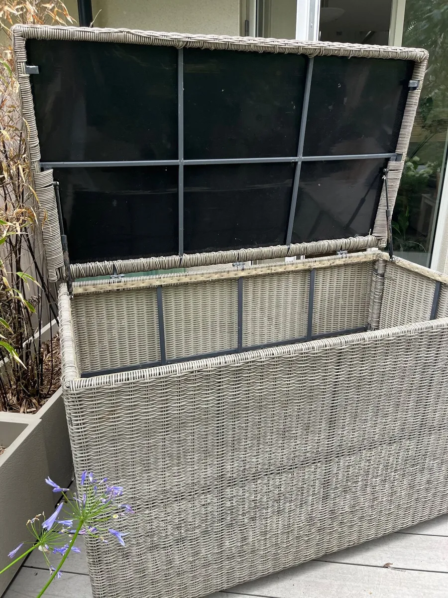 Kettler garden storage box - Image 4