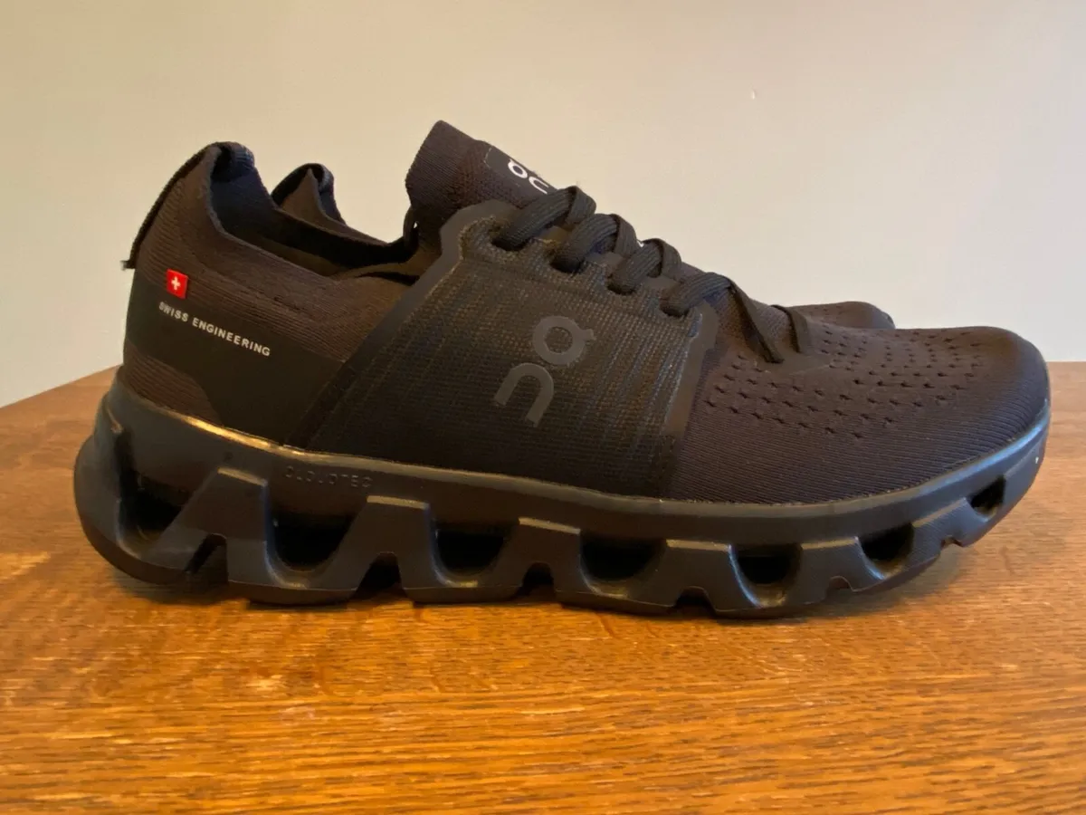 On-Cloud Swift 4 Black Trainers - Image 1