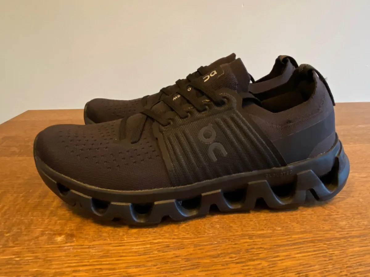 On-Cloud Swift 4 Black Trainers - Image 2