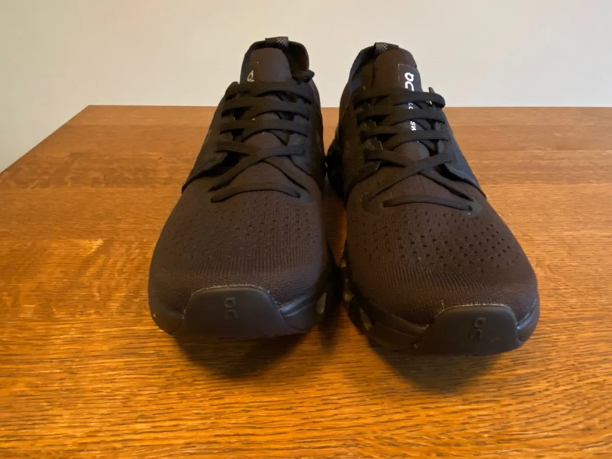 On-Cloud Swift 4 Black Trainers - Image 4