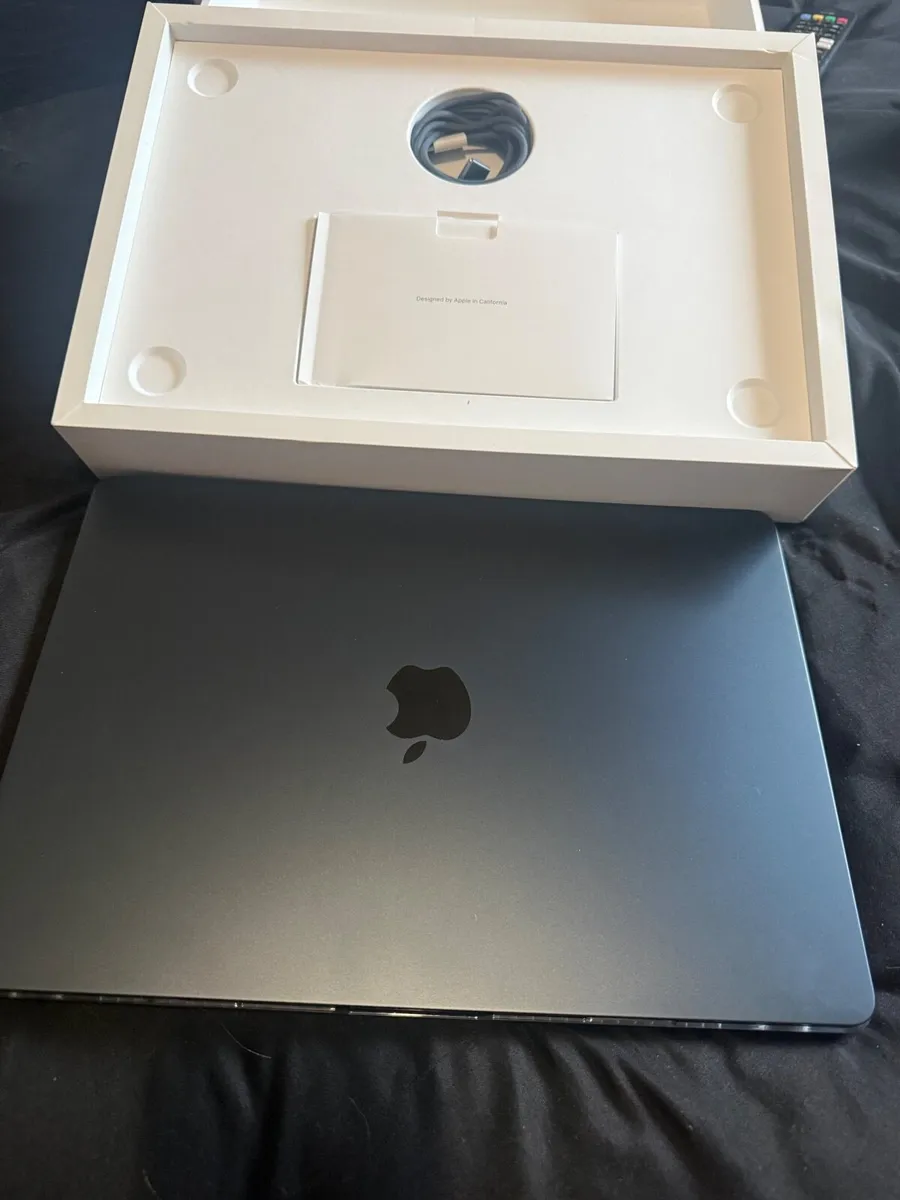 MacBook Air 15- inch M4 - Image 1