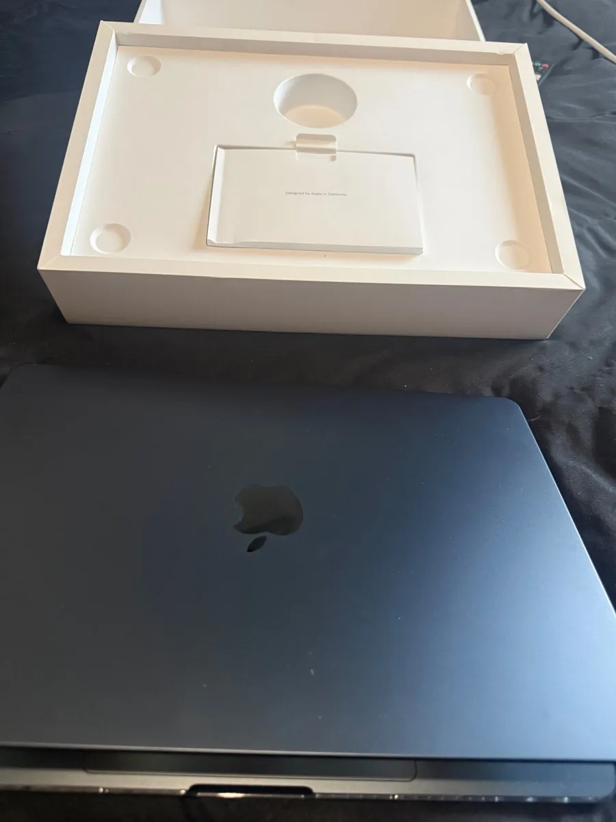 MacBook Air 15- inch M4 - Image 2