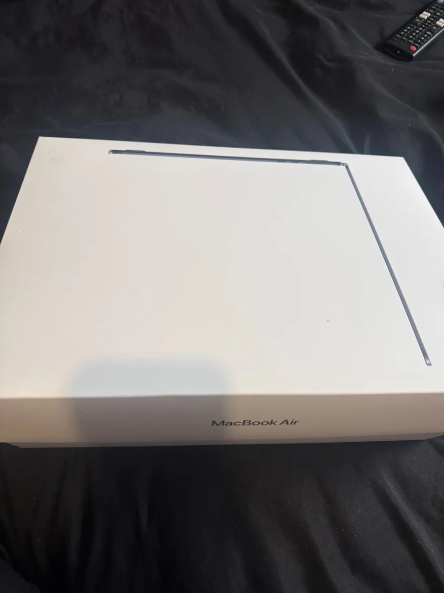 MacBook Air 15- inch M4 - Image 3
