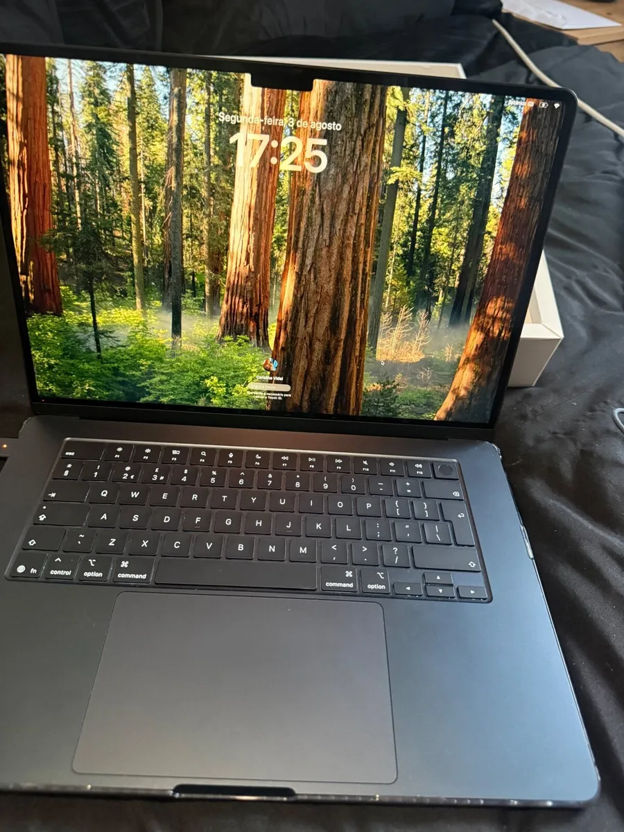 MacBook Air 15- inch M4 - Image 4