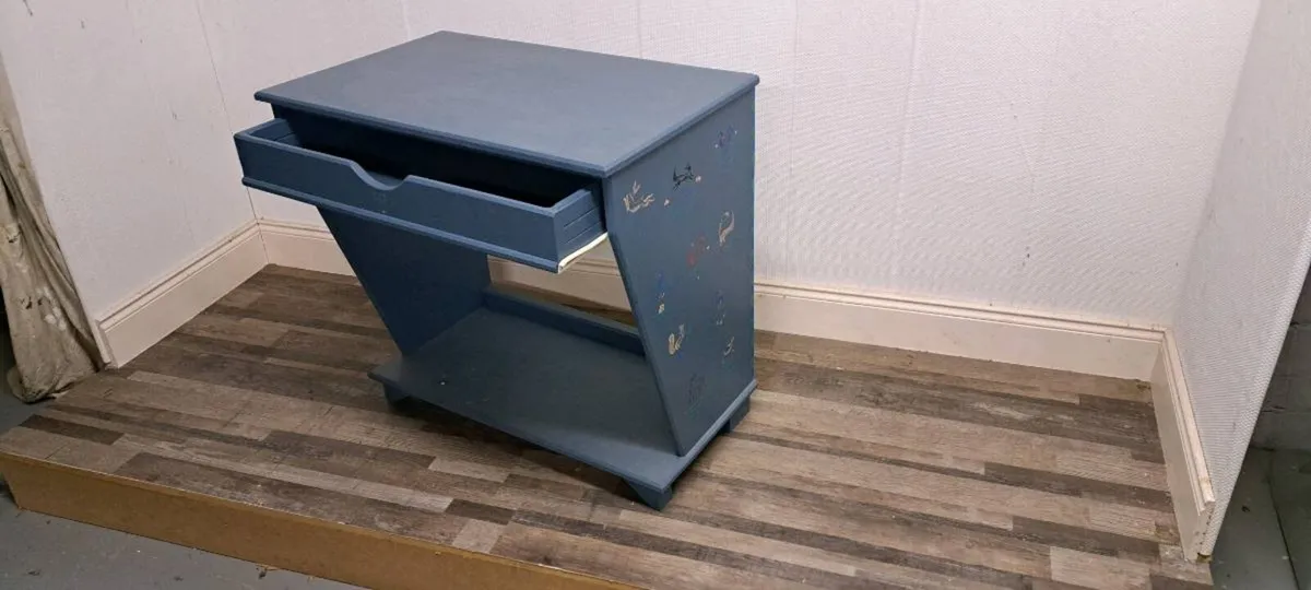 Desks - Image 3