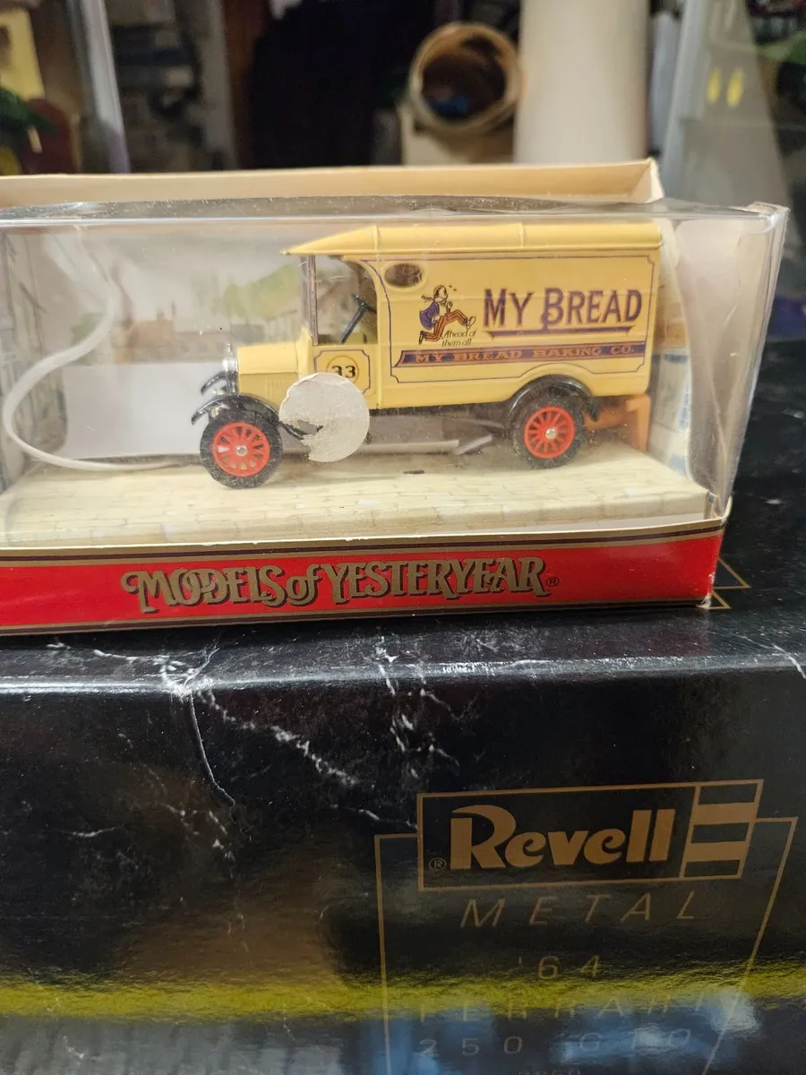 Matchbox Yesteryear Bread Van - Image 1