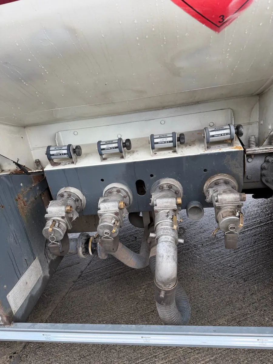 Rigid  fuel oil tanker - Image 4