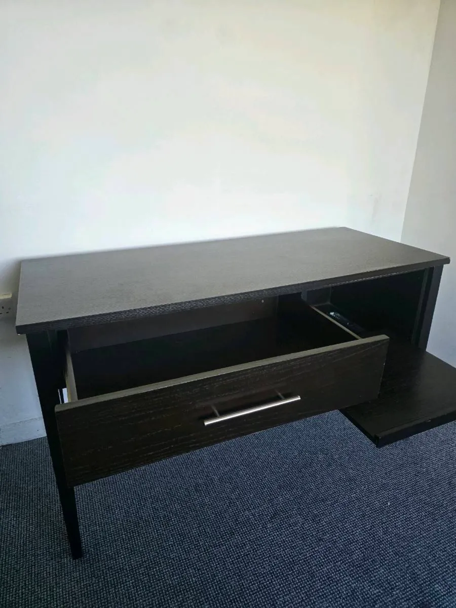 Solod wood desk with chair and chesterdraw - Image 2