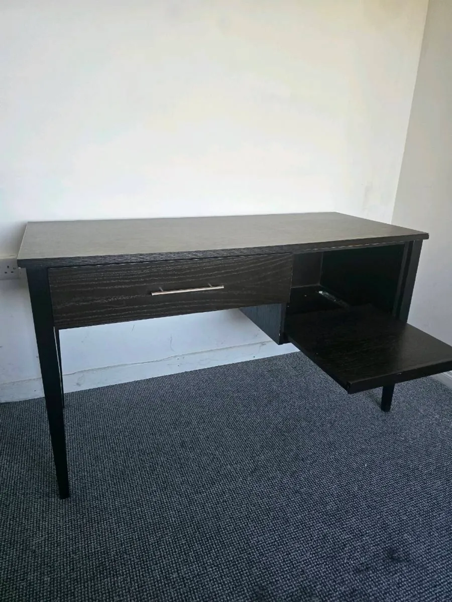 Solod wood desk with chair and chesterdraw - Image 1