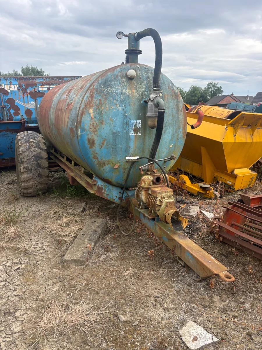 Malgar 1300 gallon tanker - Image 1
