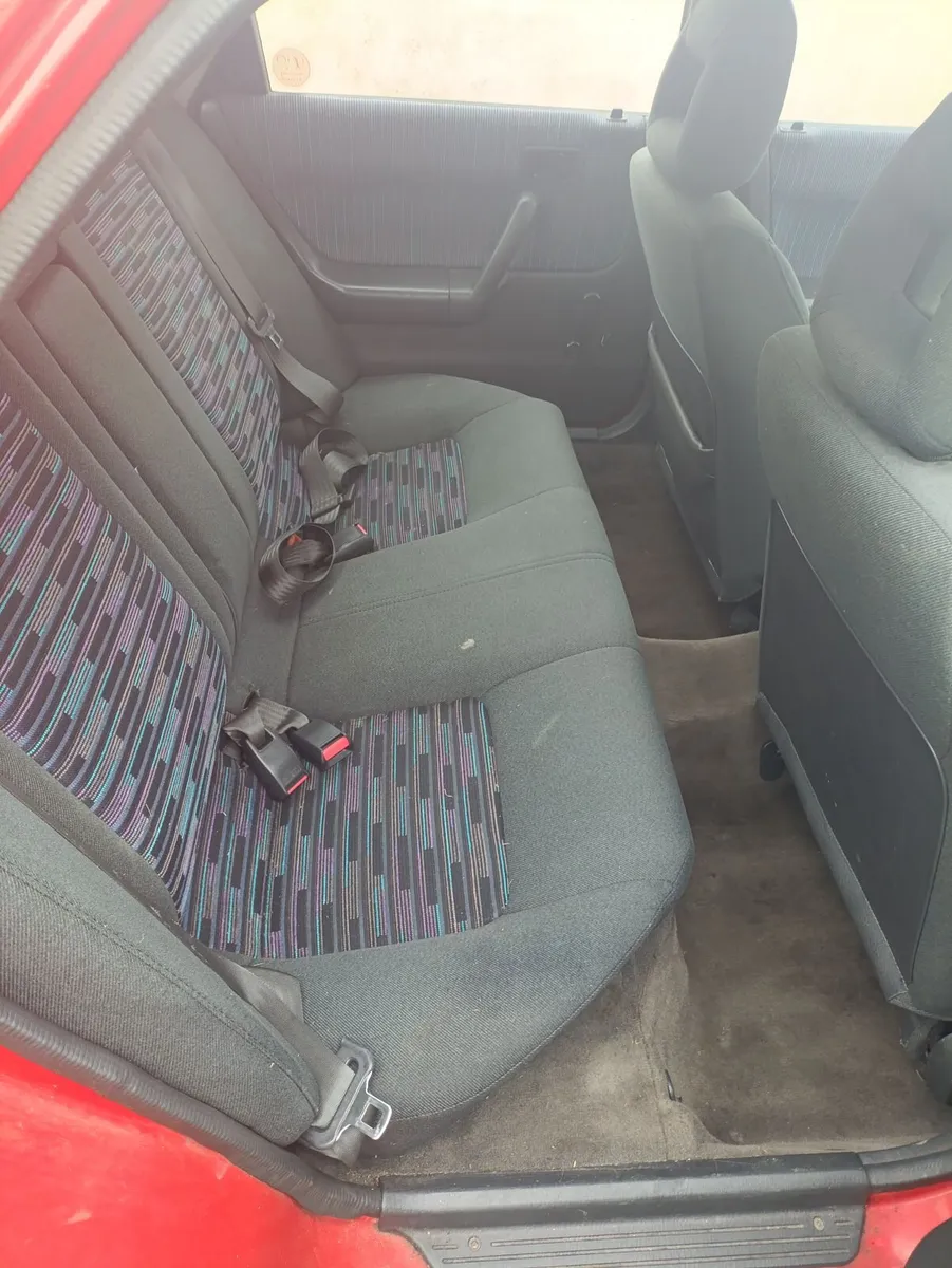 1994 Mazda 323F - Image 4