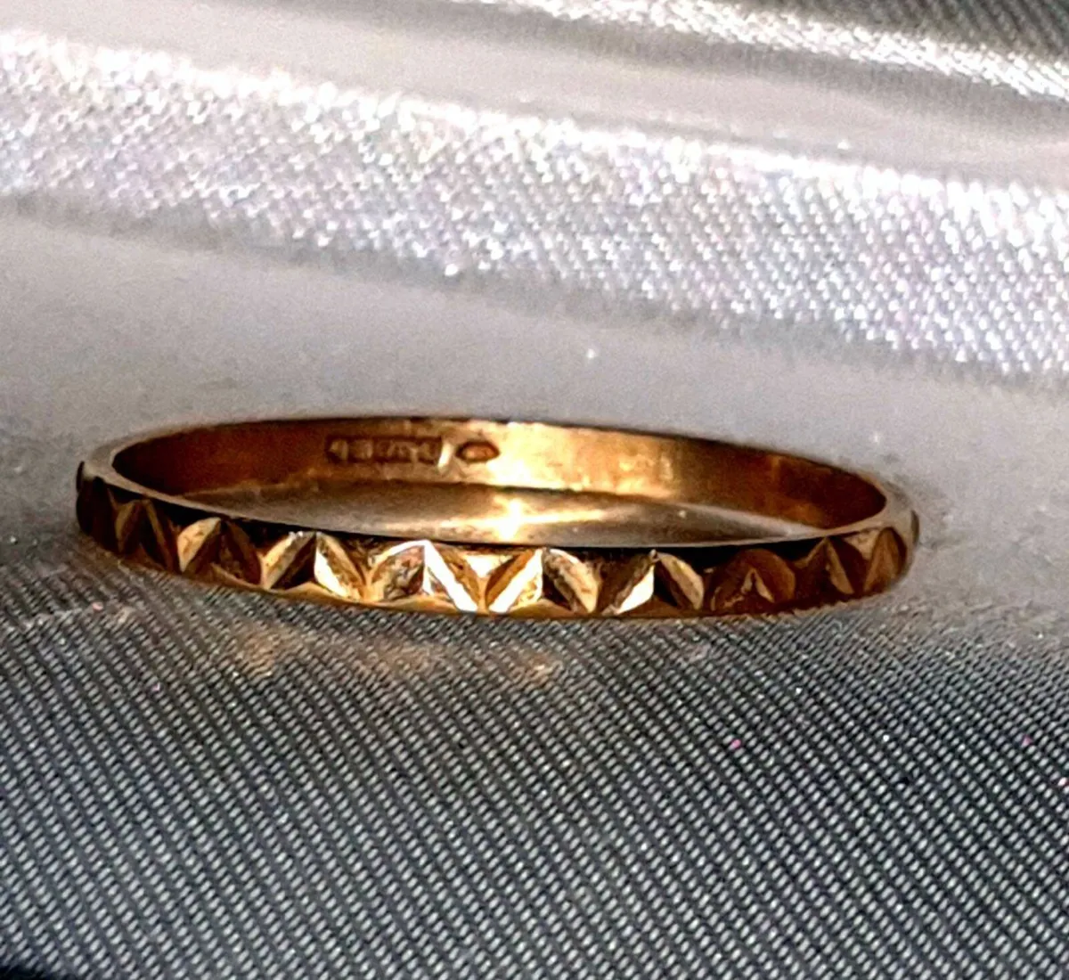 Vintage Hallmarked 9k Yellow Gold Geometric Ring - Image 4