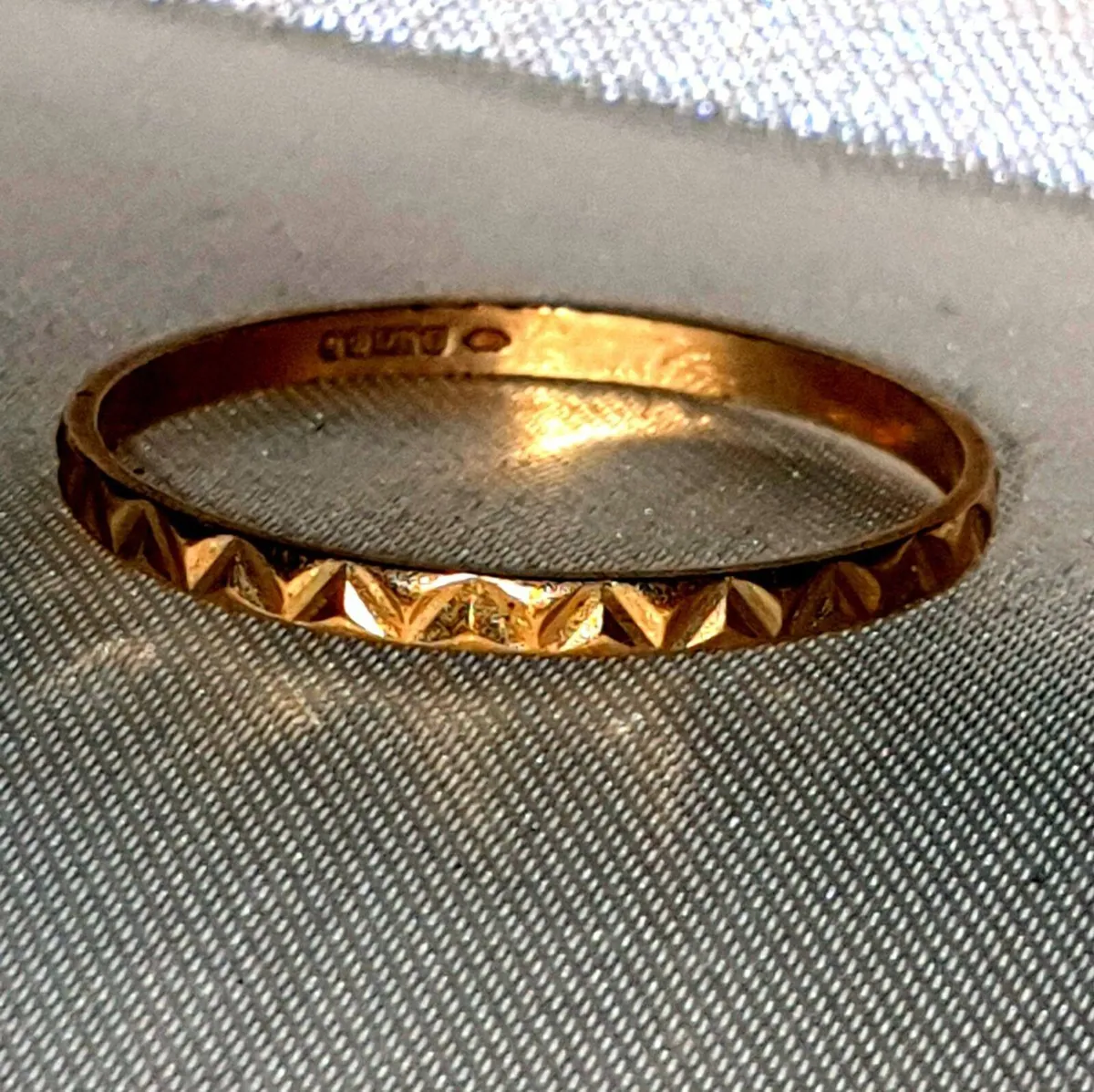 Vintage Hallmarked 9k Yellow Gold Geometric Ring - Image 2