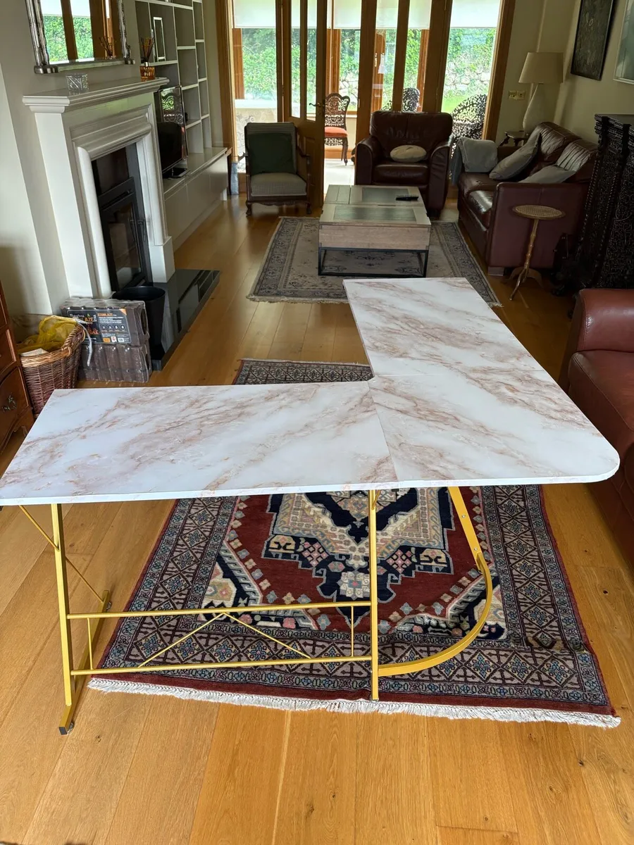 Work table - Image 1