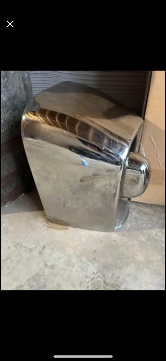 Toilet - Image 2