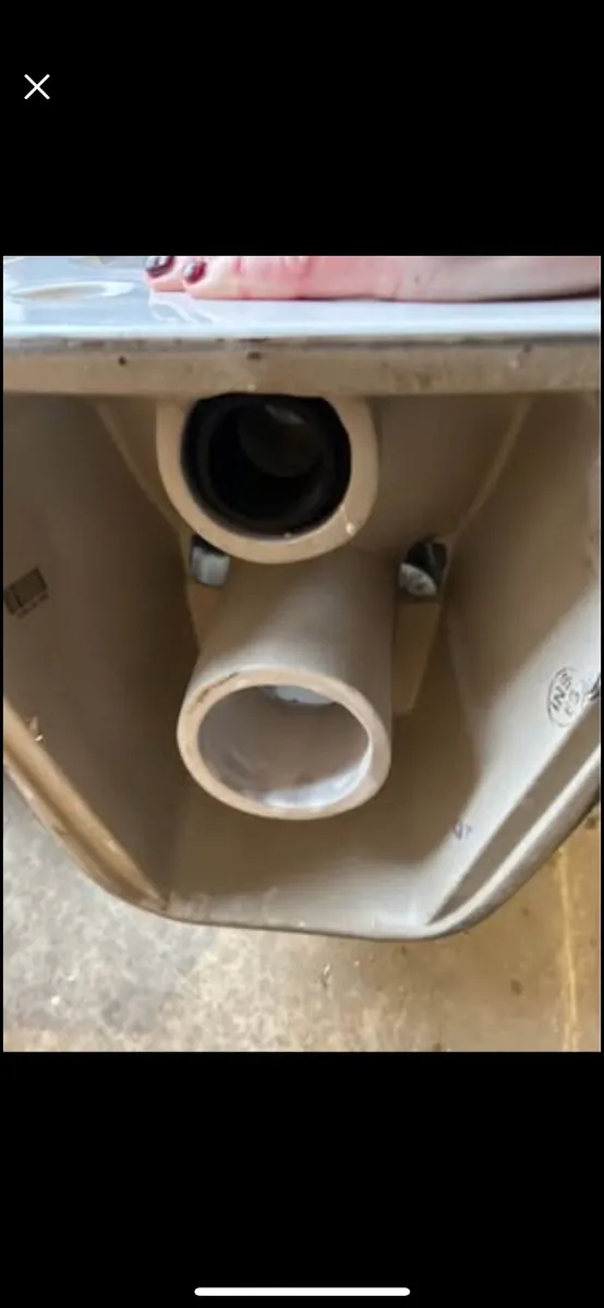 Toilet - Image 3