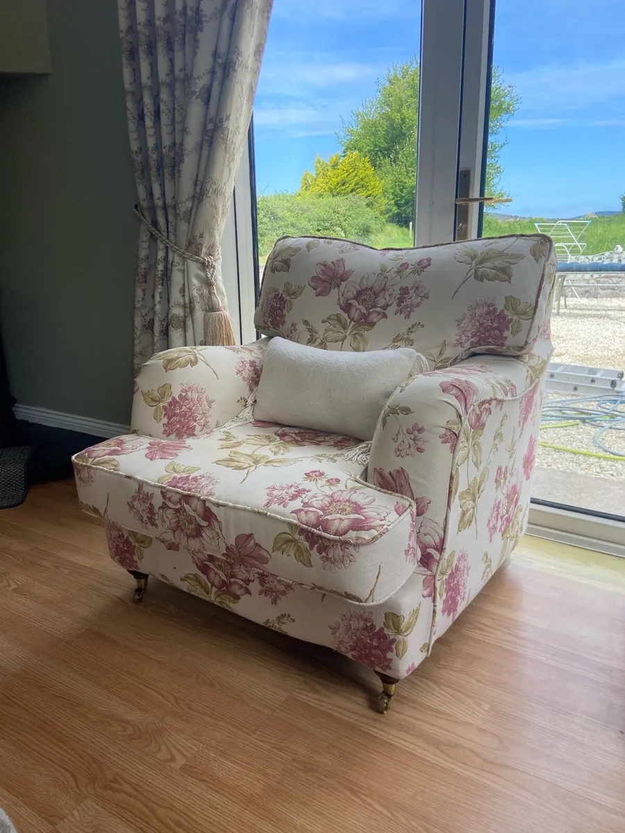 French country living room Chair - Image 1