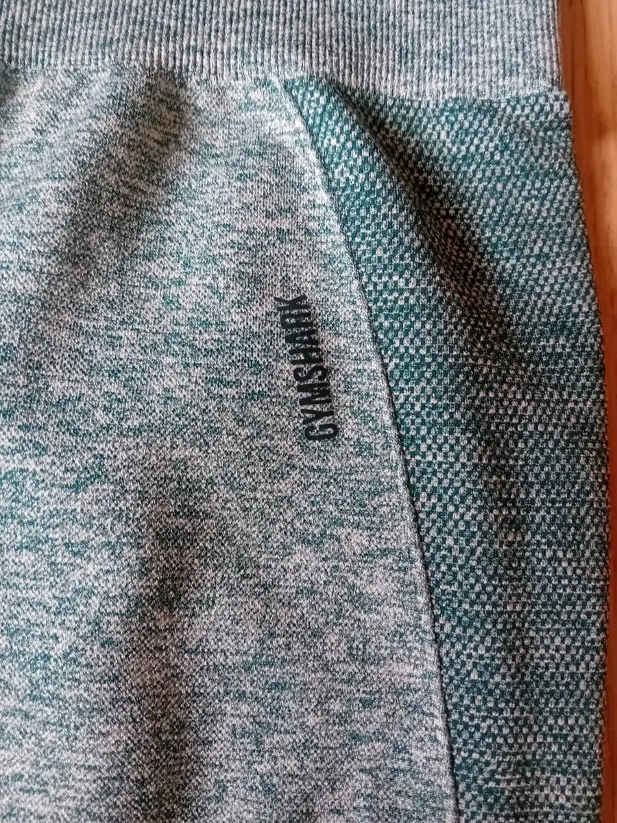 Ladies leggins gym Shark. Size Medium - Image 4
