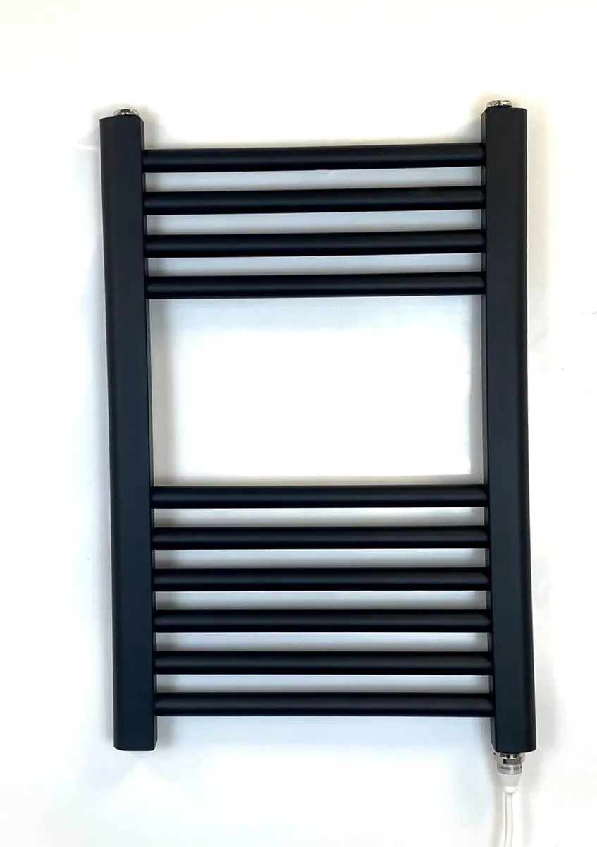 400W X 600h Electric Straight Heated Towel Rail - Image 4