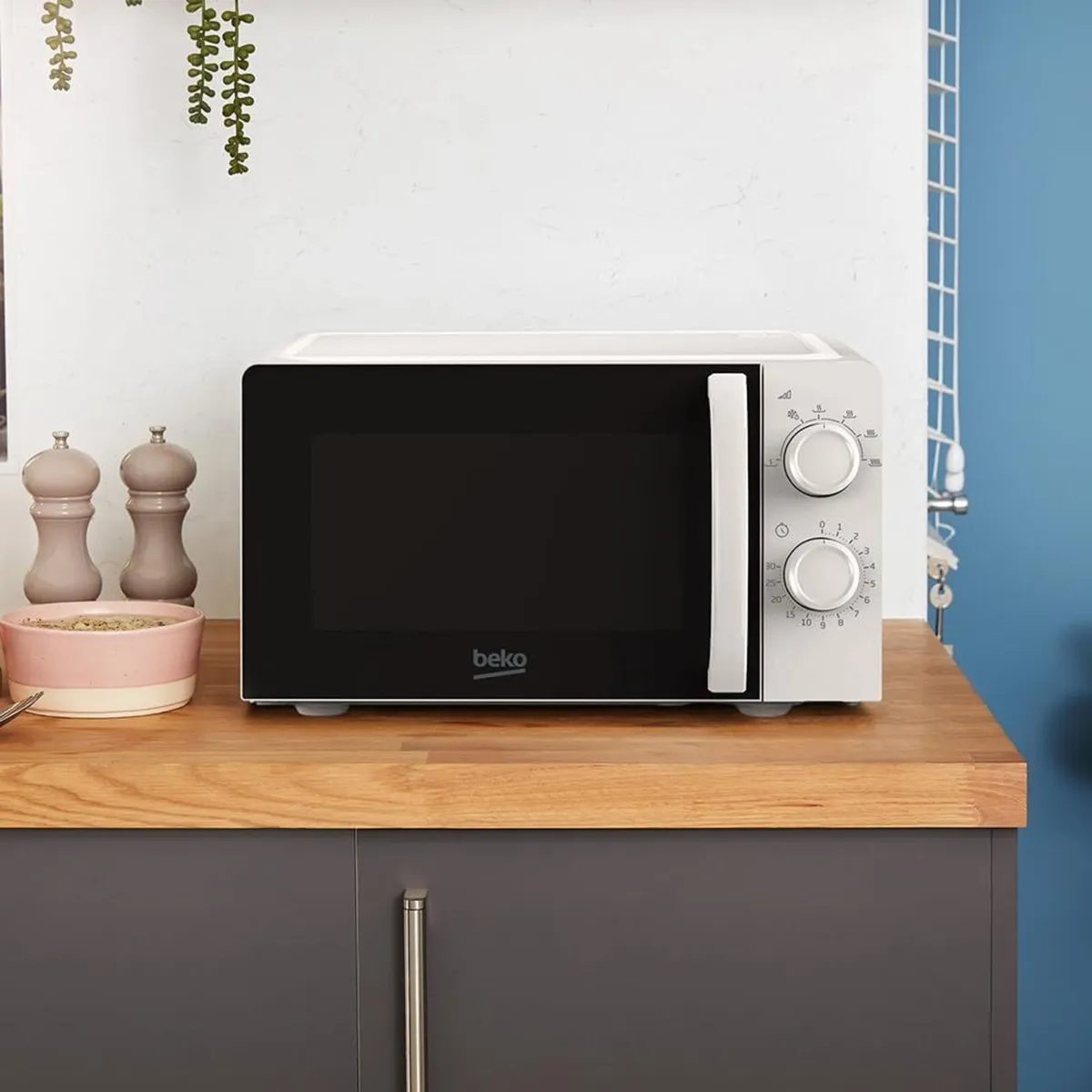 Solo Microwave Design 20L Capacity 700W Power - Image 4