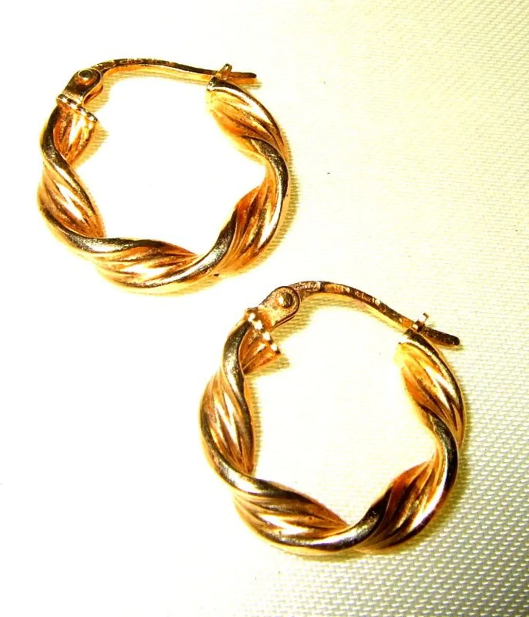Pristine 9ct Gold 1" Twisted Rope Hoop Earrings - Image 1