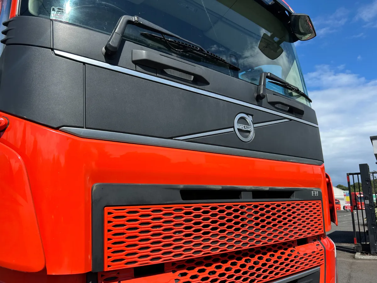 Volvo FH460 Globetrotter XL (2021) Choice of Two - Image 3