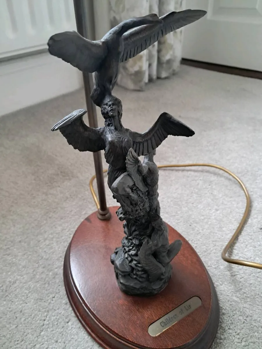 Genesis Tiffany Style Lamp - Image 4