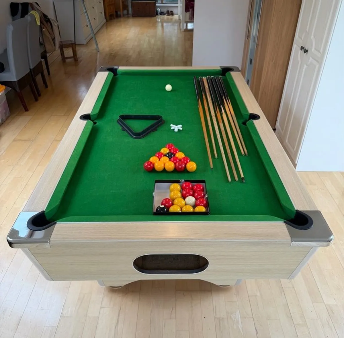 DPT Slate Bed Pool Table - Made In UK - Cues / Balls/Triangle - Image 2