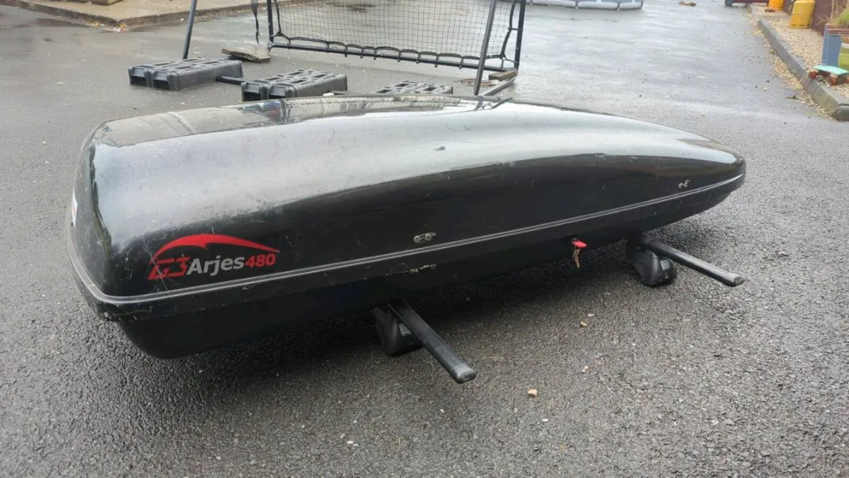 Roof box - Image 1