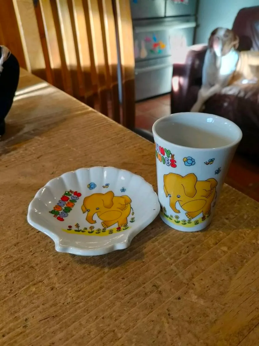vintage ceramic cup and matching shell-shaped dish - Image 1