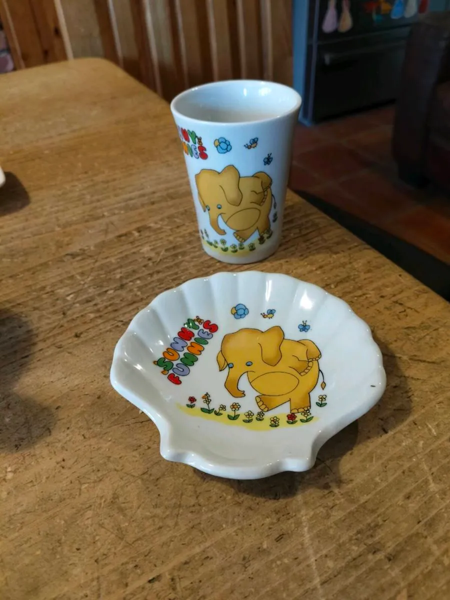 vintage ceramic cup and matching shell-shaped dish - Image 2