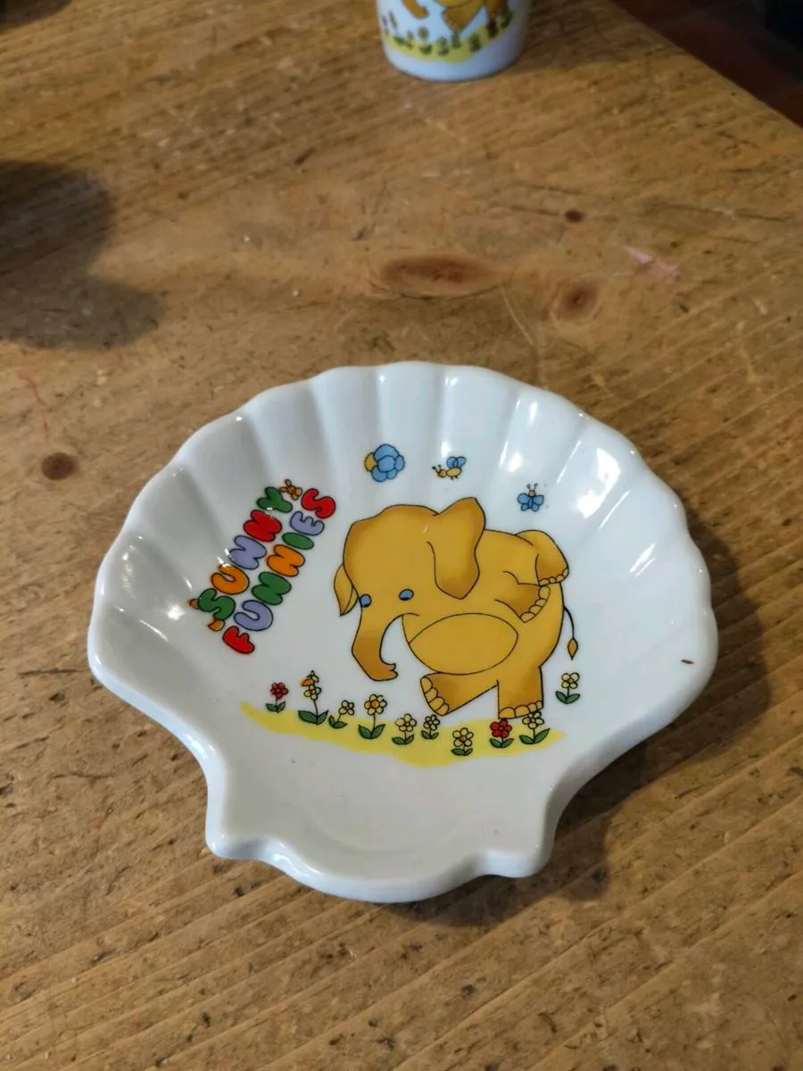 vintage ceramic cup and matching shell-shaped dish - Image 3