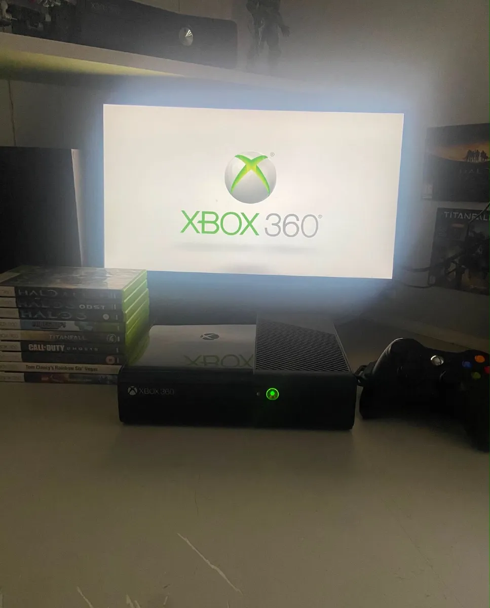 Xbox 360 E 250GB Bundle -9 Games ONO - Image 1