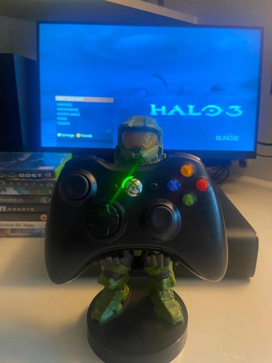 Xbox 360 E 250GB Bundle -9 Games ONO - Image 2