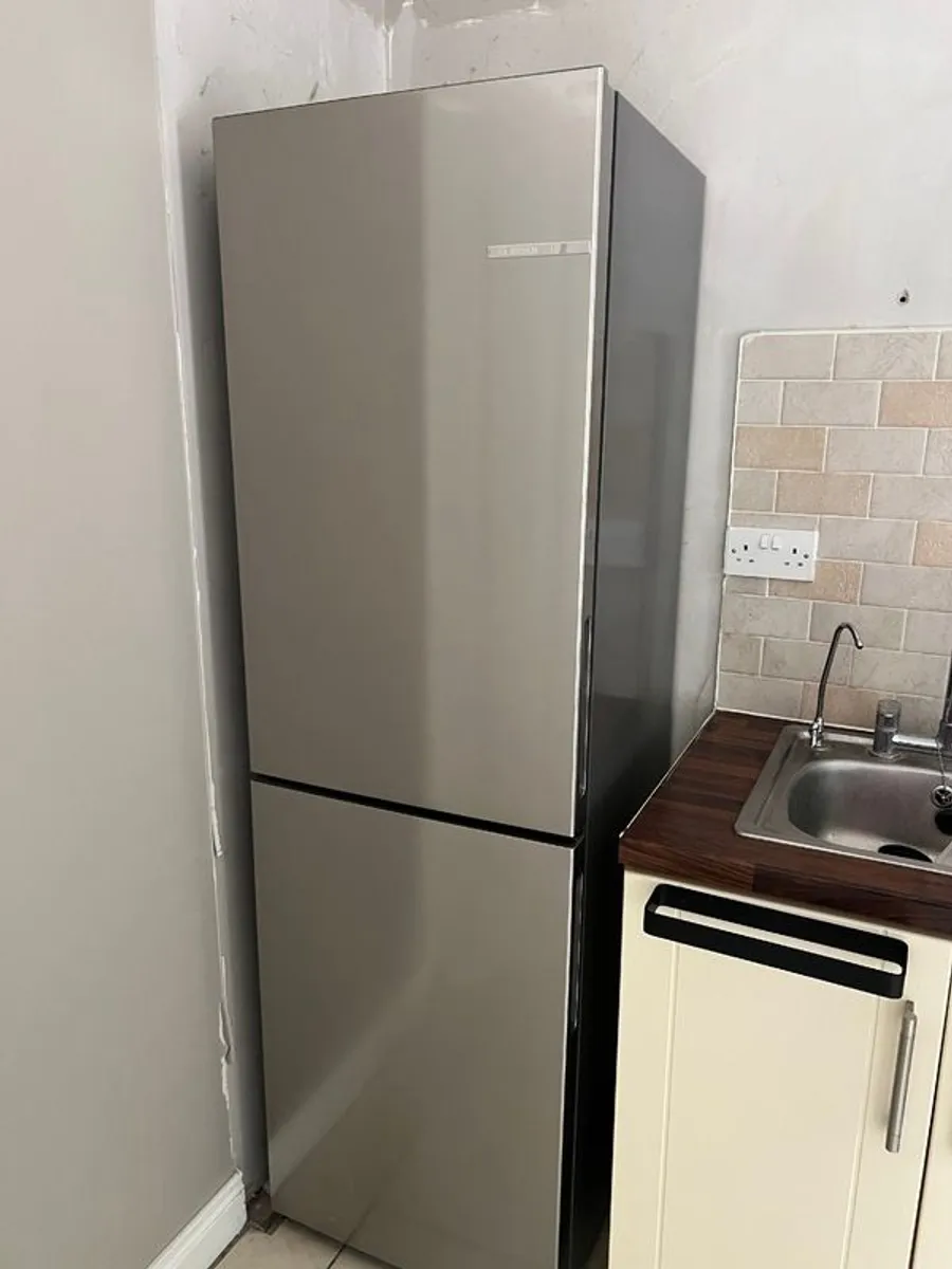 Bosch Series 2 Fridge Freezer 50/50 Stainless Steel Perfect Condition - Image 3