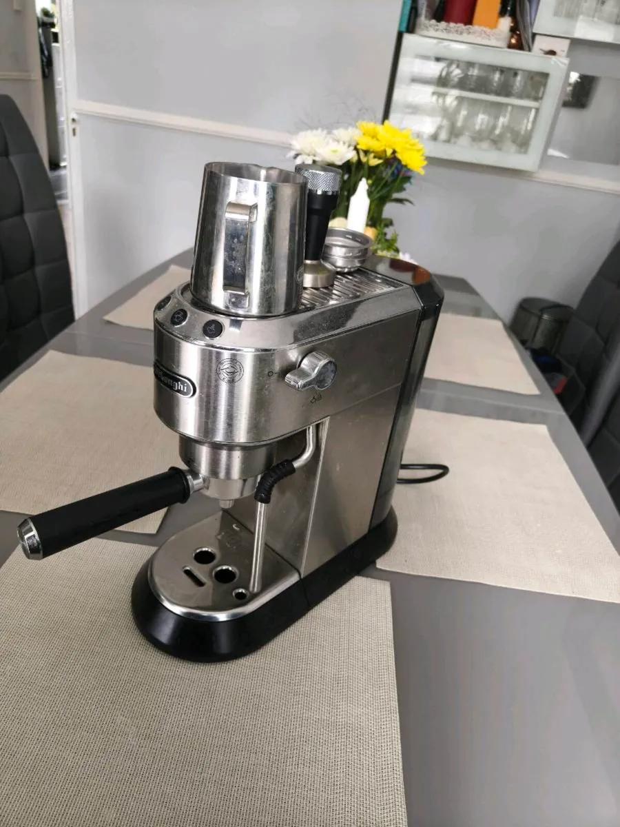Delonghi coffee machine - Image 1
