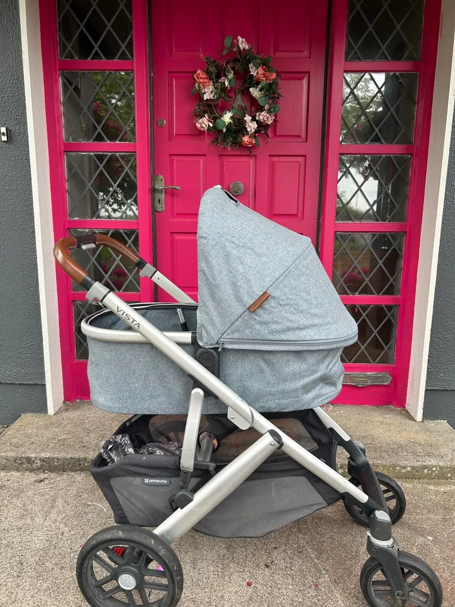 Baby stroller and baby car seat. - Image 1