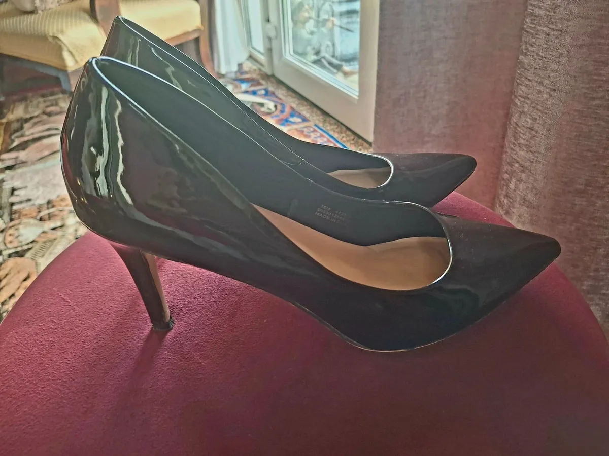 Classic Black Patent Heels / Court Shoes... - Image 3