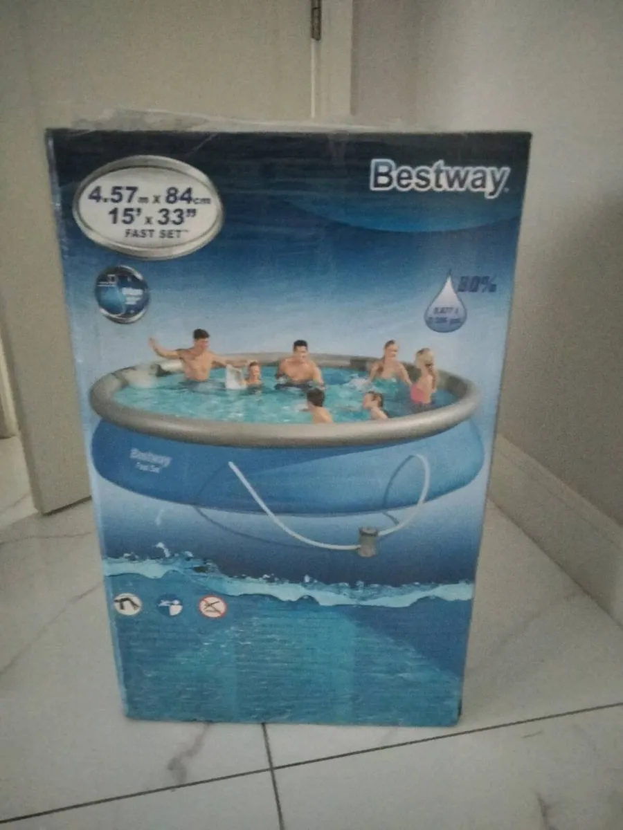 Back garden swimming pool - Image 1