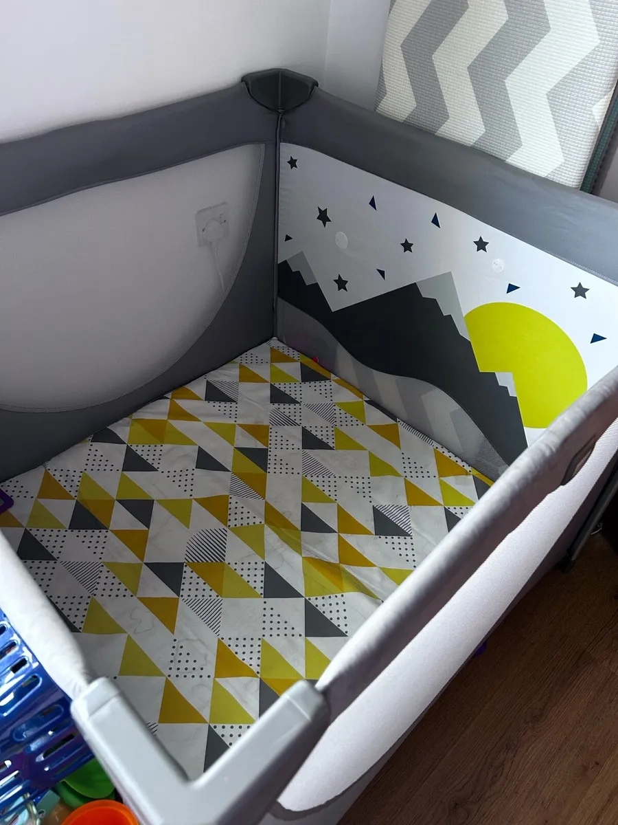 Joie Cheer little explorer play pen - Image 1
