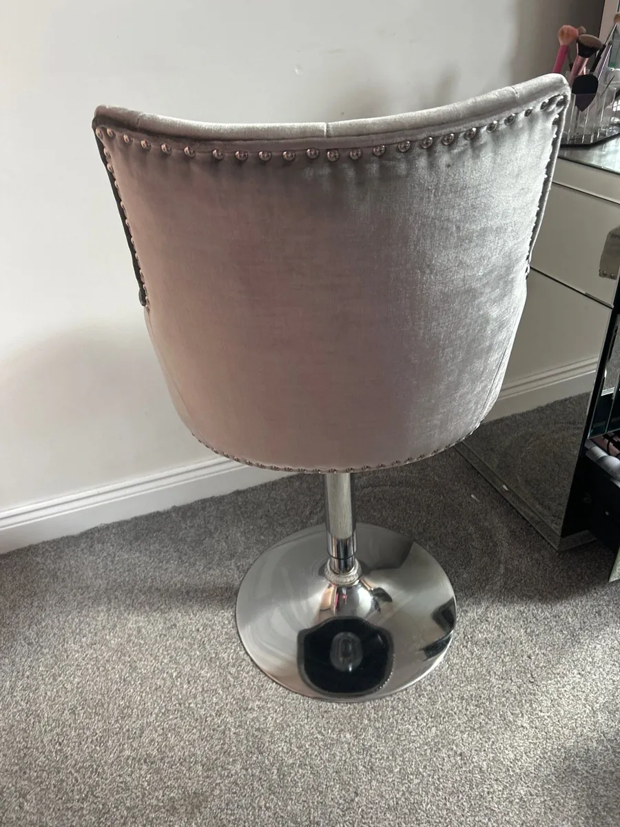 Makeup chair - Image 2