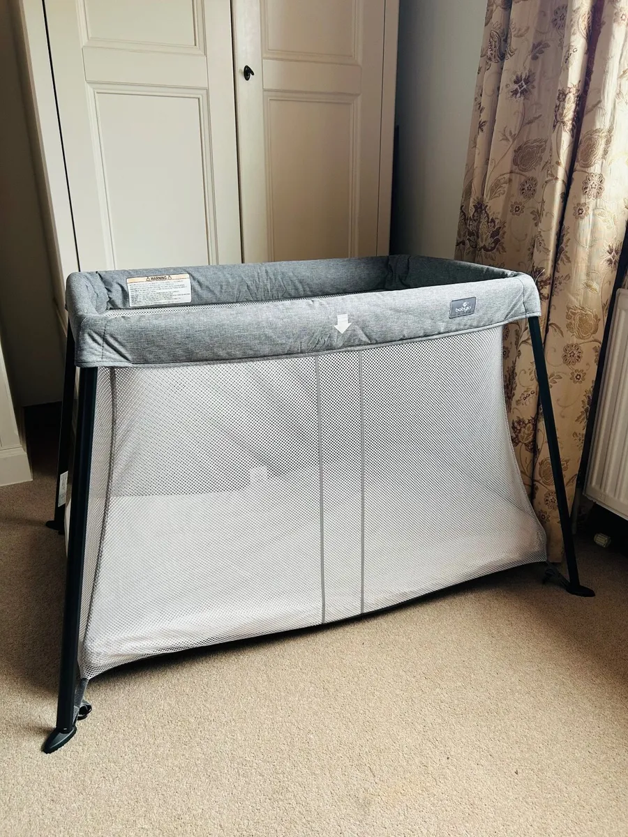 Baby travel cot