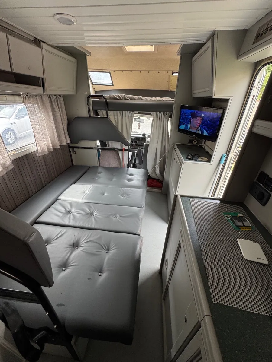 Camper van - Image 2