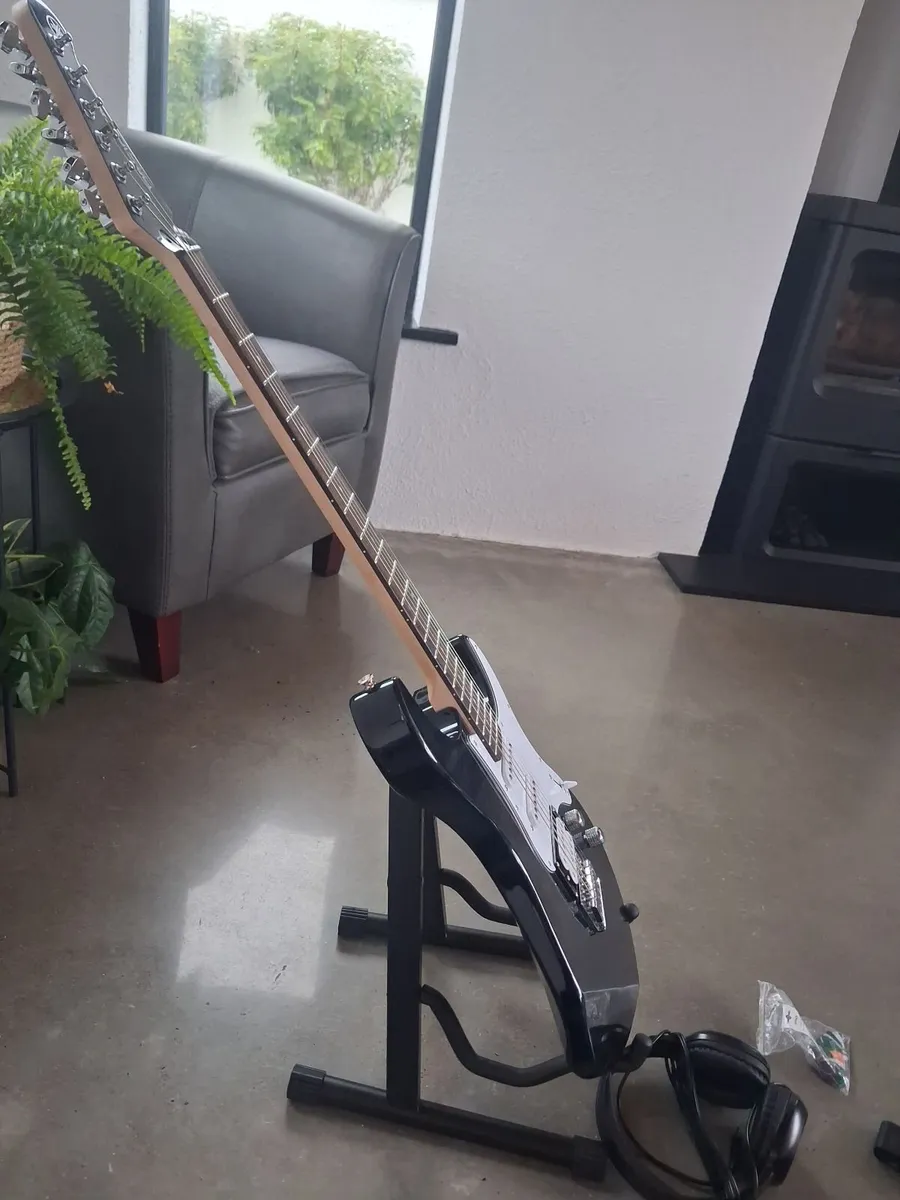 Yamaha Pacifica 212V Flamed Maple Silent Practice - Image 4