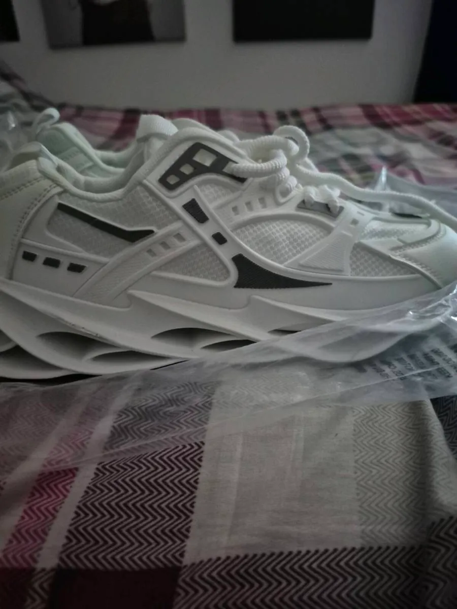 TRAINERS - Image 1