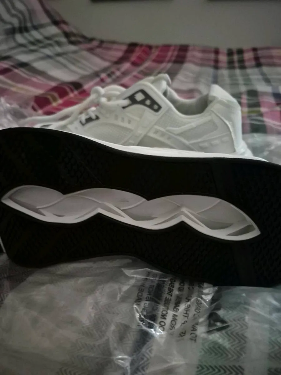 TRAINERS - Image 2