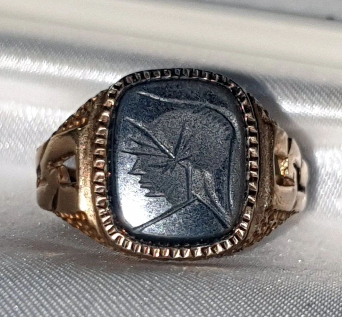 Vintage 9ct Gold Men’s Signet Ring - Image 1