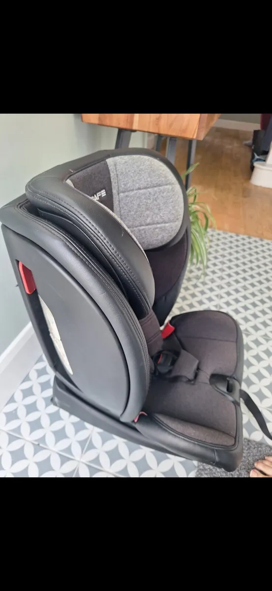 Infasafe Car seat - Image 4